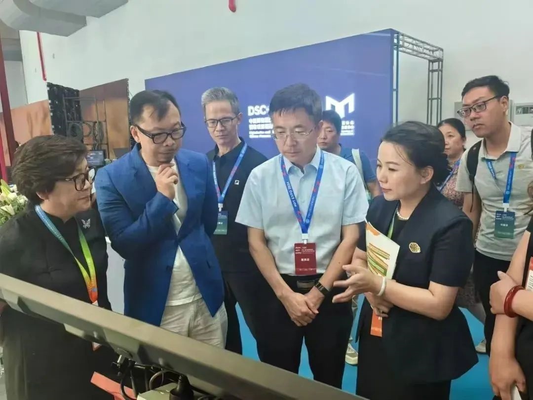 智慧博物馆，8月26日上午，在第十届中国博物馆及相关产品与技术博览会颁奖仪式上，山东博物馆携手广州欧科信息技术股份有限公司、浪潮智慧文旅产业集团共同开发的“衣以载礼——明代服饰数字活化体验”案例荣获本届“博博会”数智化专题展区最佳数字展示案例4